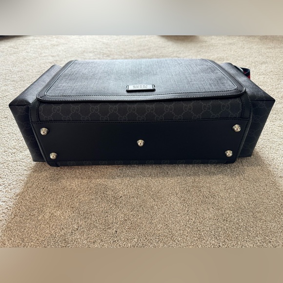 Gucci GG SUPREME MEDIUM DIAPER BAG - Picture 4 of 6